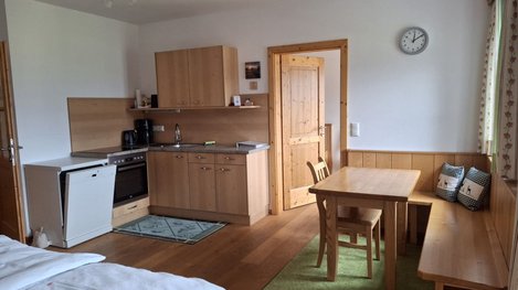 Wohneinheit mit Bett, Küche,Essbereich