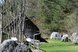 Holzhaus vorm Wald